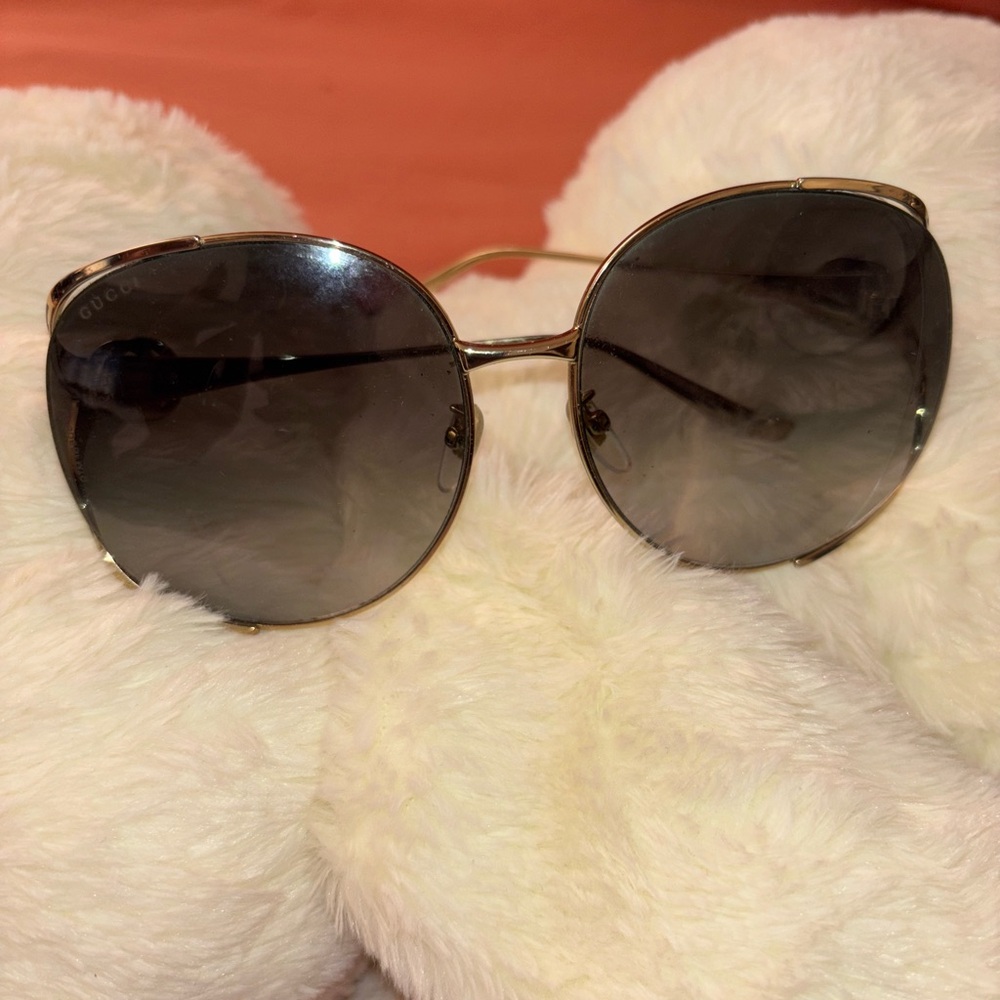 Gucci Gold and Black Round Sunglasses
